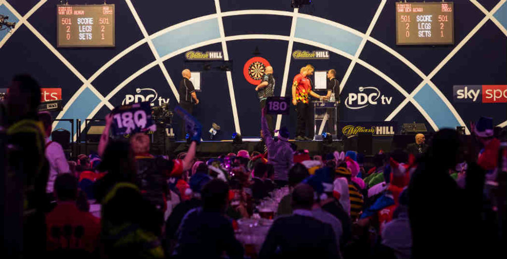 Michael van Gerwen - Rob Cross kraker Premier League Darts voorspellingen bookmakers vandaag | Getty